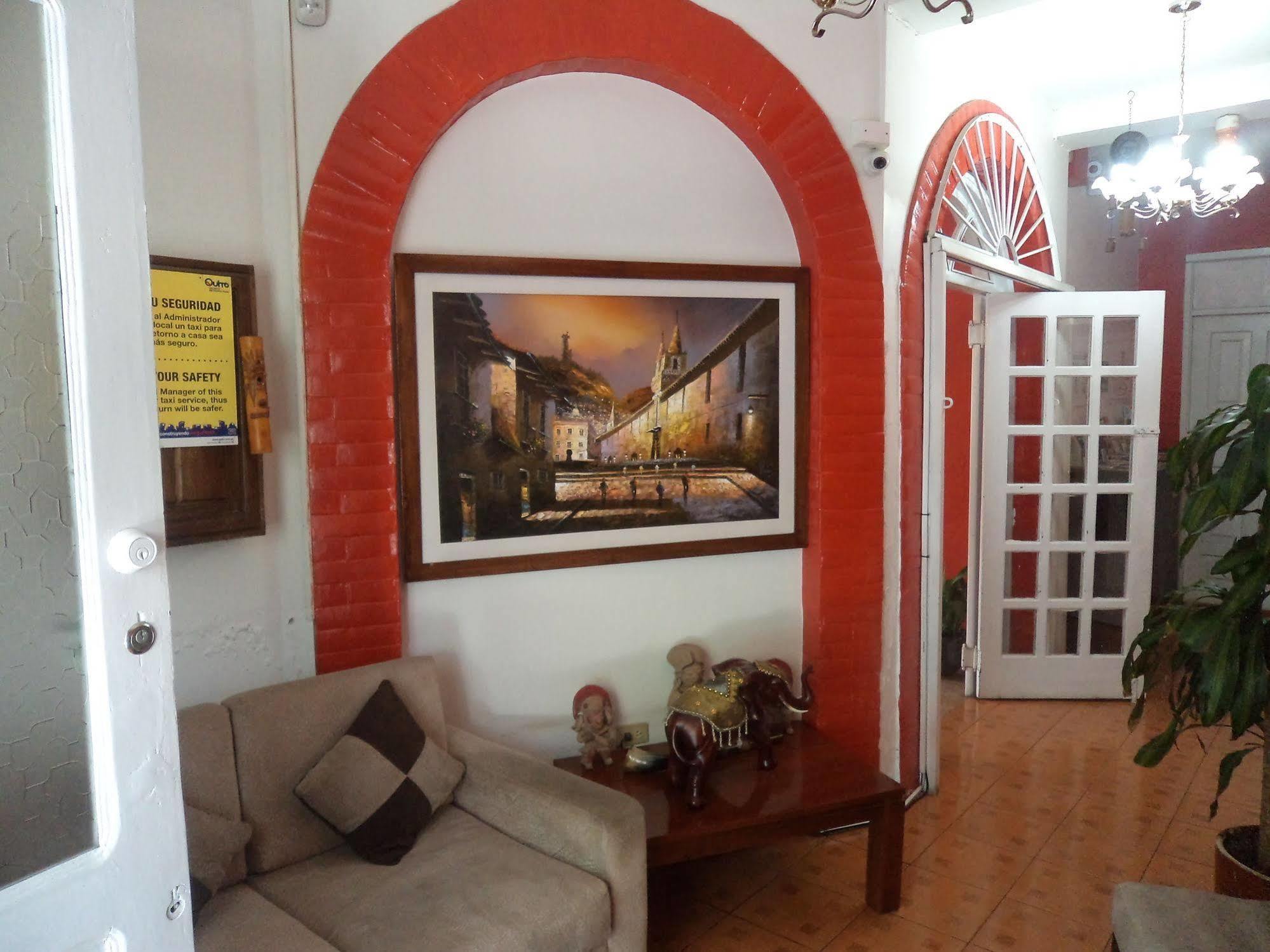 Hostal Imperial Quito Exterior photo
