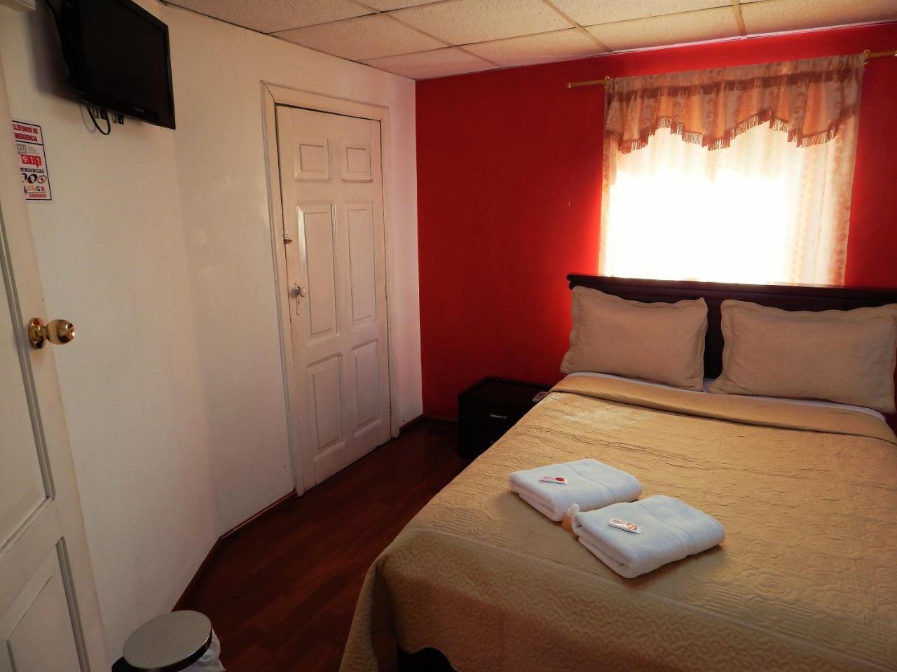 Hostal Imperial Quito Exterior photo
