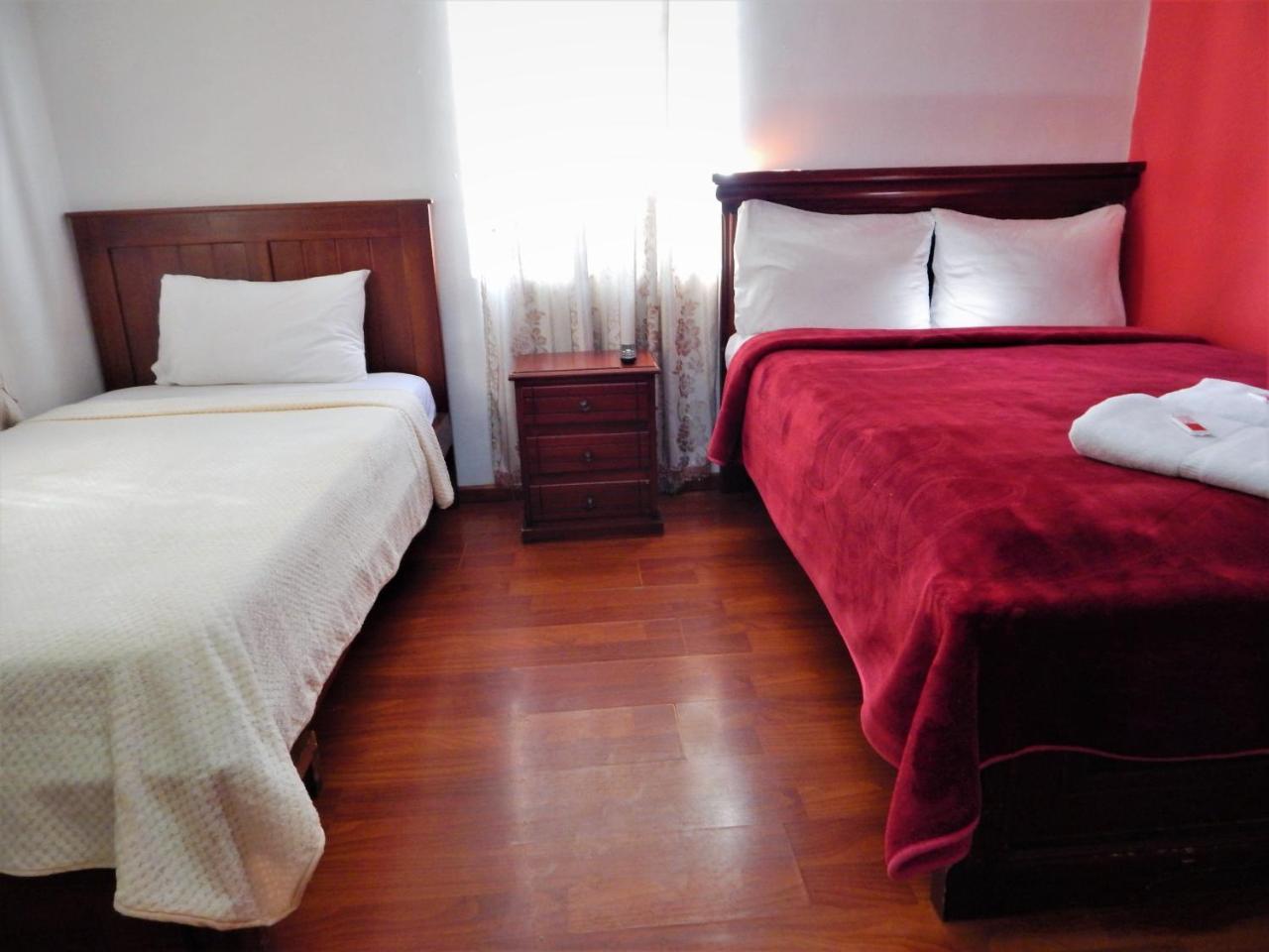 Hostal Imperial Quito Exterior photo