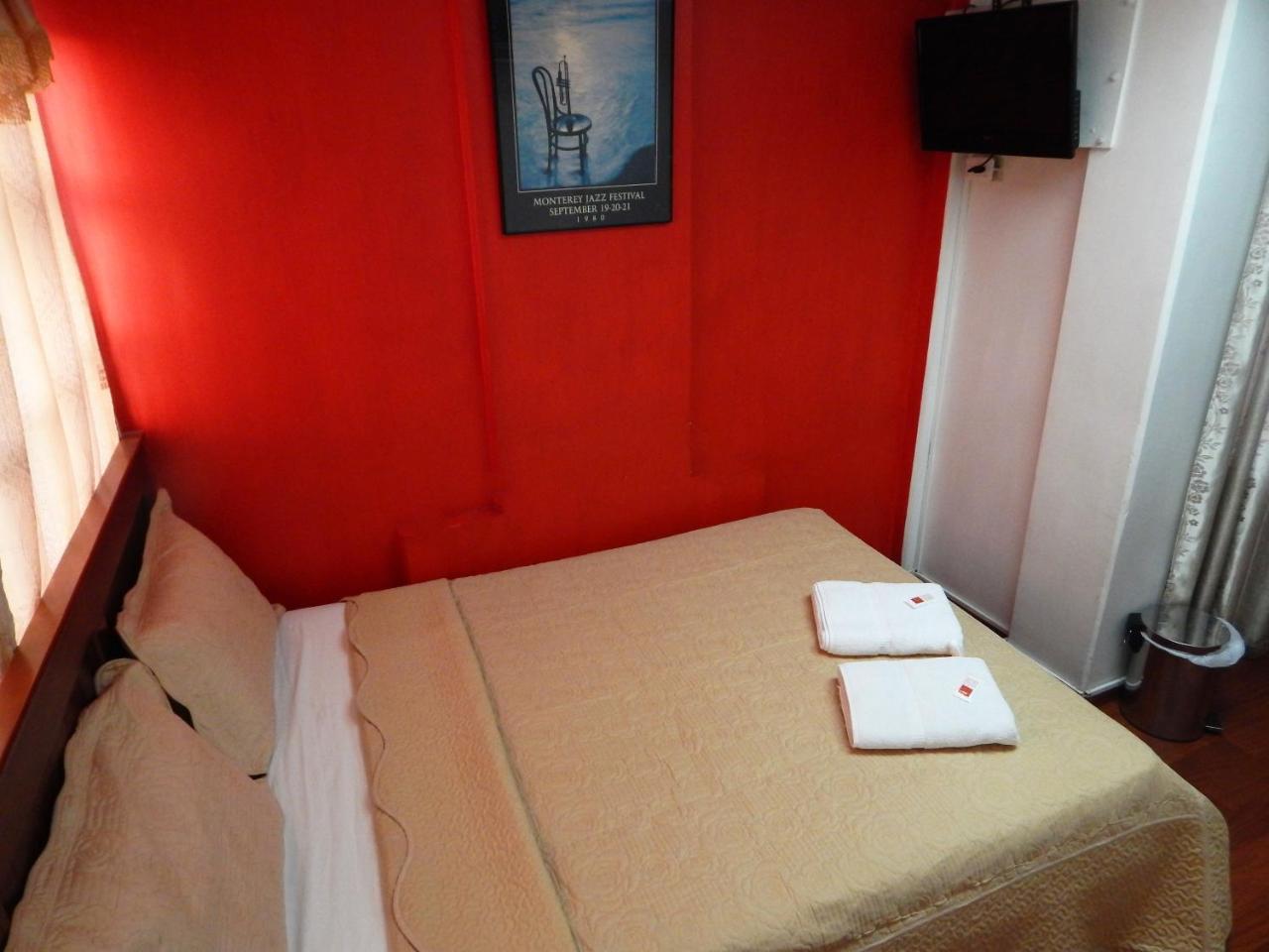 Hostal Imperial Quito Exterior photo