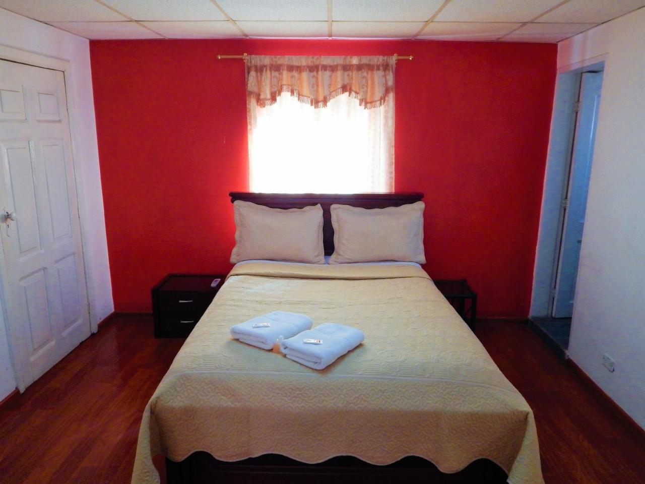 Hostal Imperial Quito Exterior photo