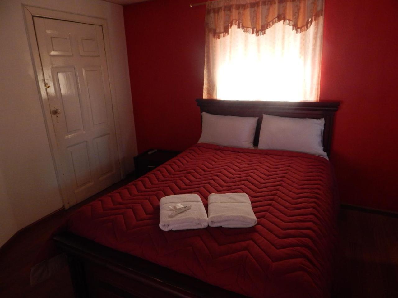 Hostal Imperial Quito Exterior photo